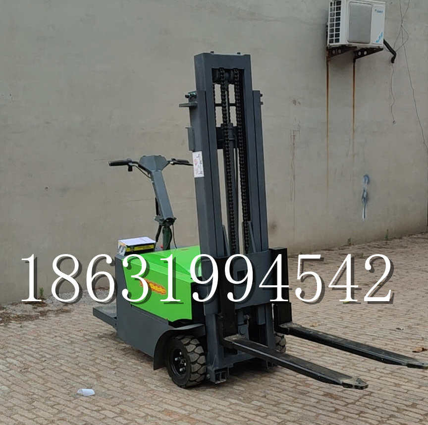莿桐乡优程全电动叉车插腿式堆高车液压装卸车1.5吨升高小型站驾式铲车